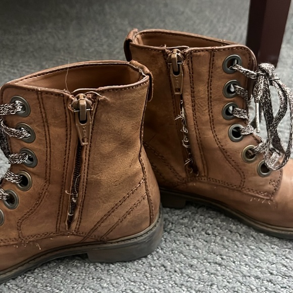 Girls boot. Size 13. Zip entry. Cat and Jack. - Picture 3 of 4